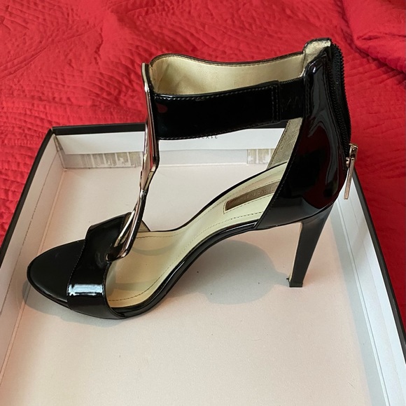 Black and Gold 4 inch Heels - Picture 3 of 5